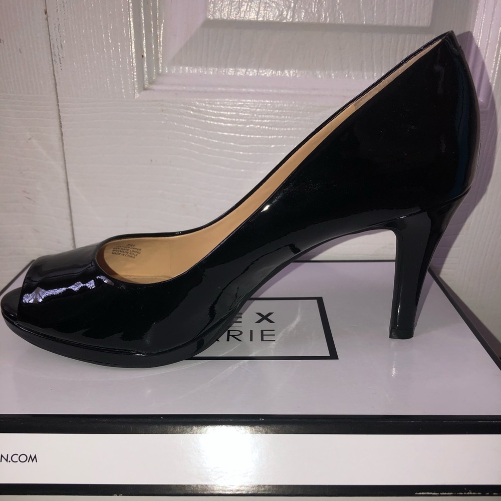 Women’s Black Patten Leather Pumps- Peep Toe